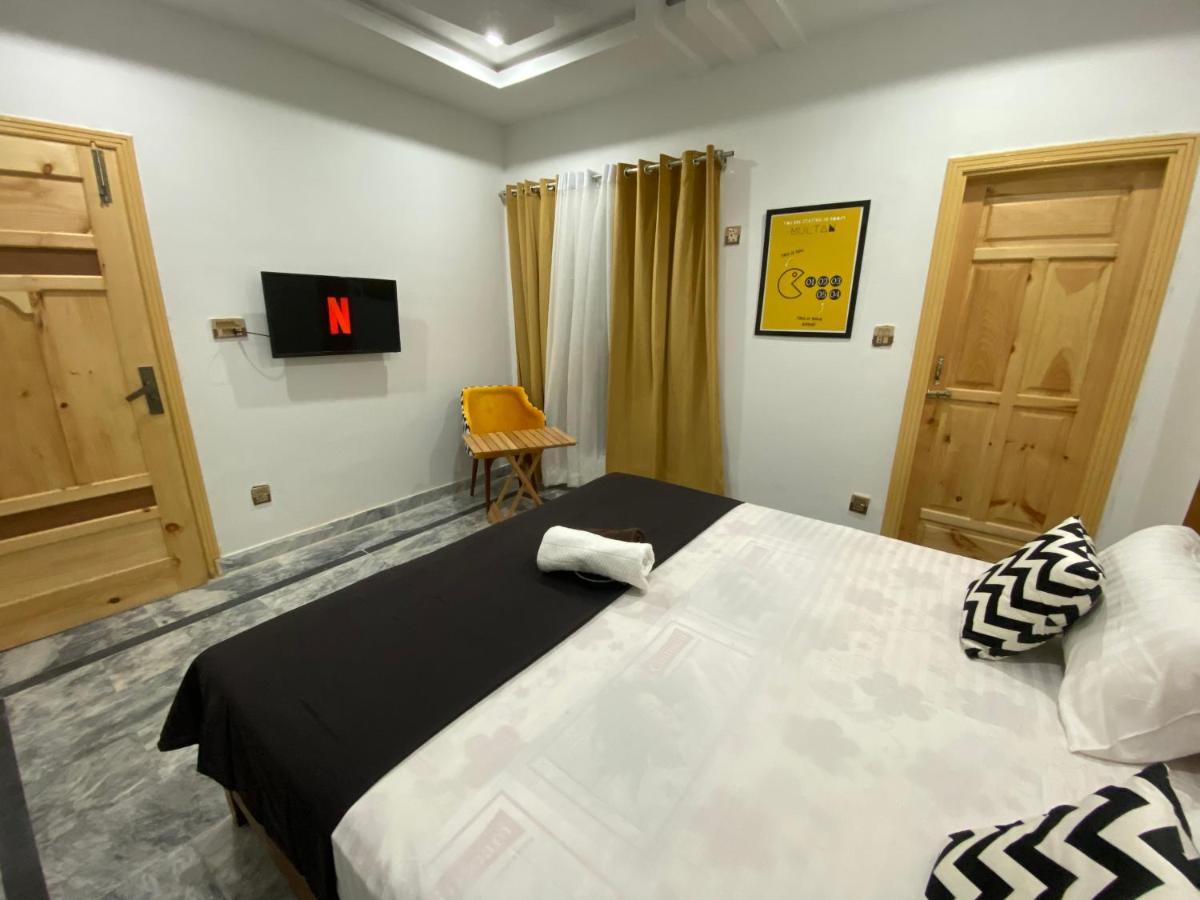 Dastak Hotels Near Airport & Bus Terminal イスラマバード エクステリア 写真